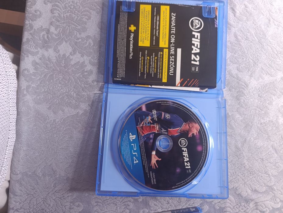 Ps4 usada com acessórios