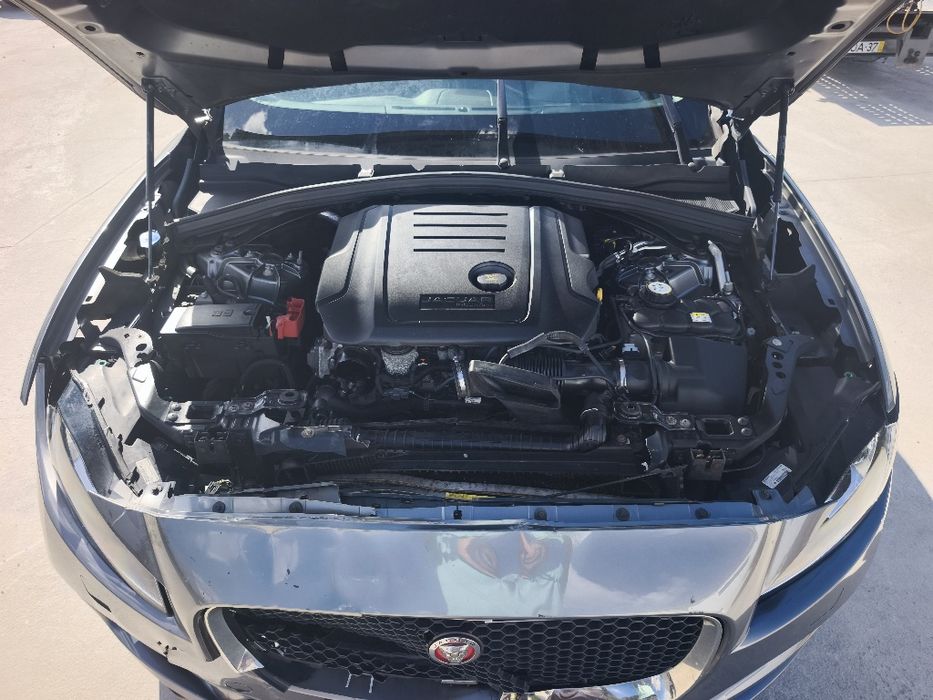 Jaguar F-pace 2.0 180 cv