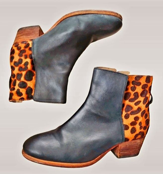 Botas muito bonitas em pele jenuina