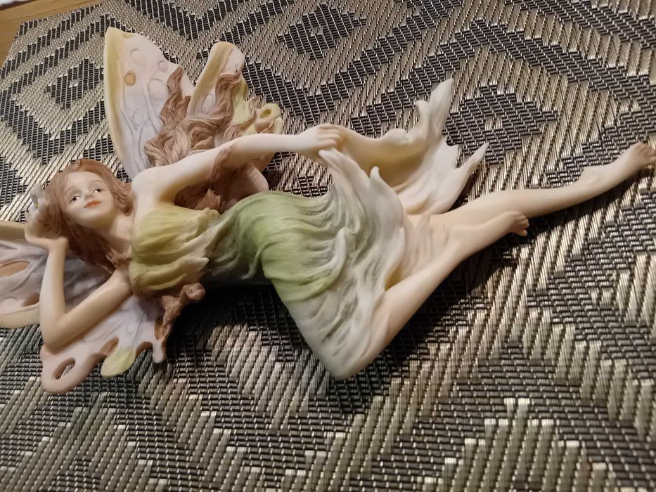 Sprzedam  figurkę  kobiet