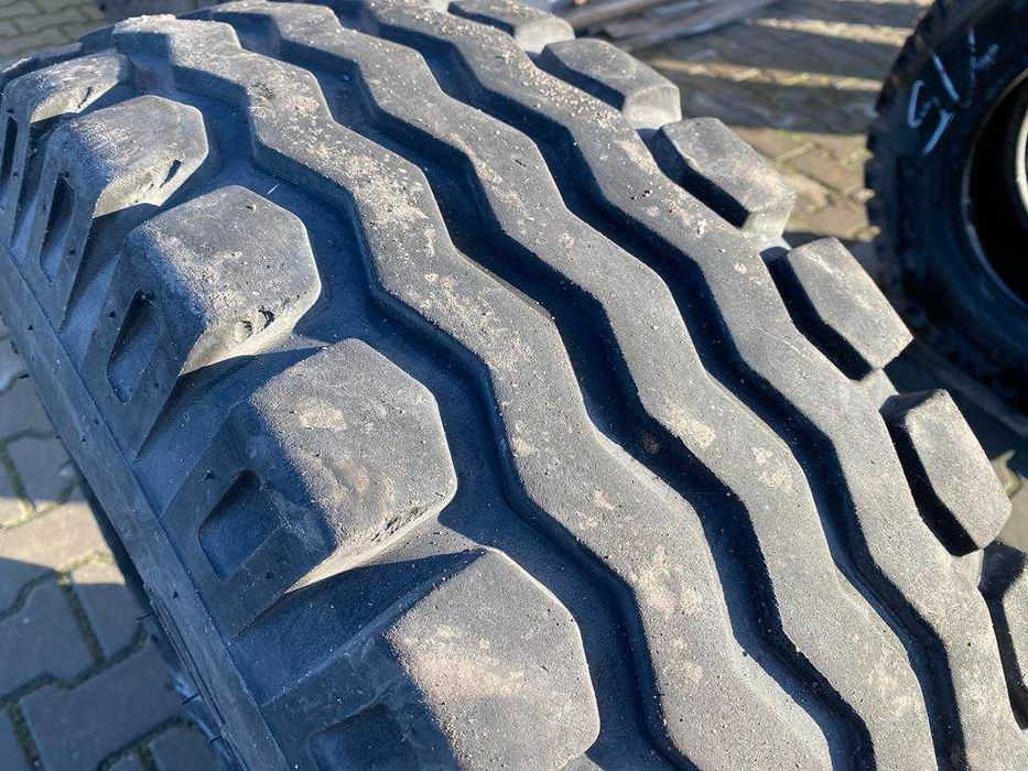 Opona do maszyn rolniczych 10.5/80-18 BKT IMPLEMENT AW-702 / 90%