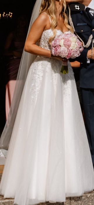 Suknia ślubna z wiazanym plecami