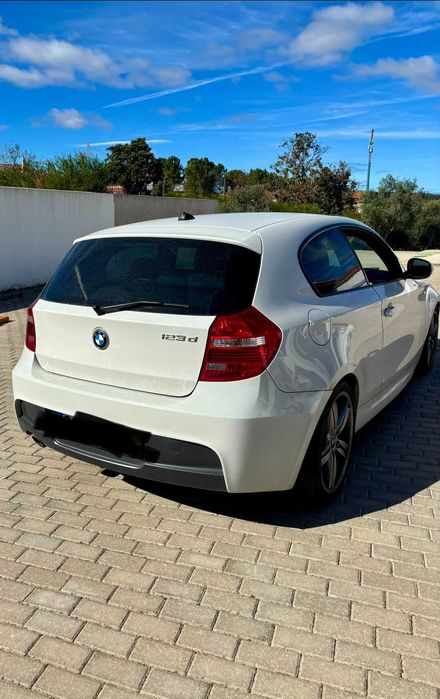 BMW Série 1 123d | 2009 | KIT M | Excelente oportunidade