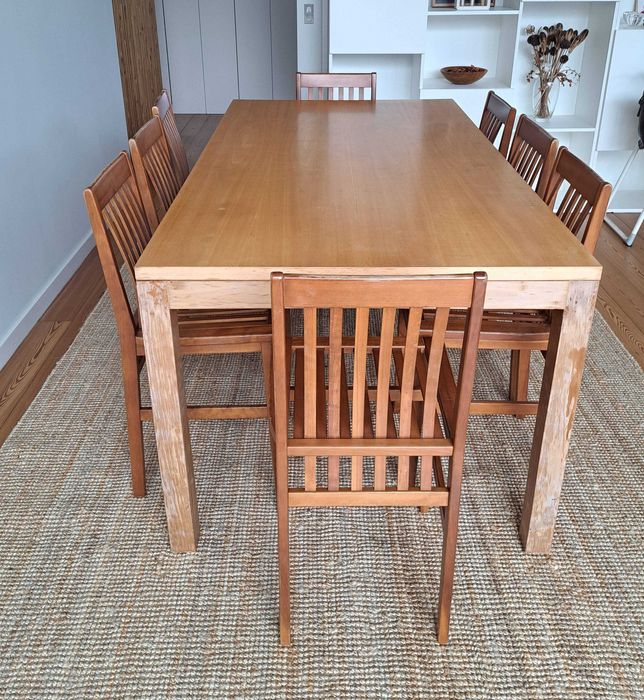 Mesa extensível e 8 cadeiras de cerejeira para sala