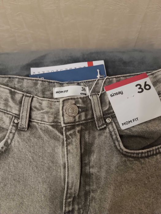 Джинси (нові) Sinsay MOM FIT 36 розмір