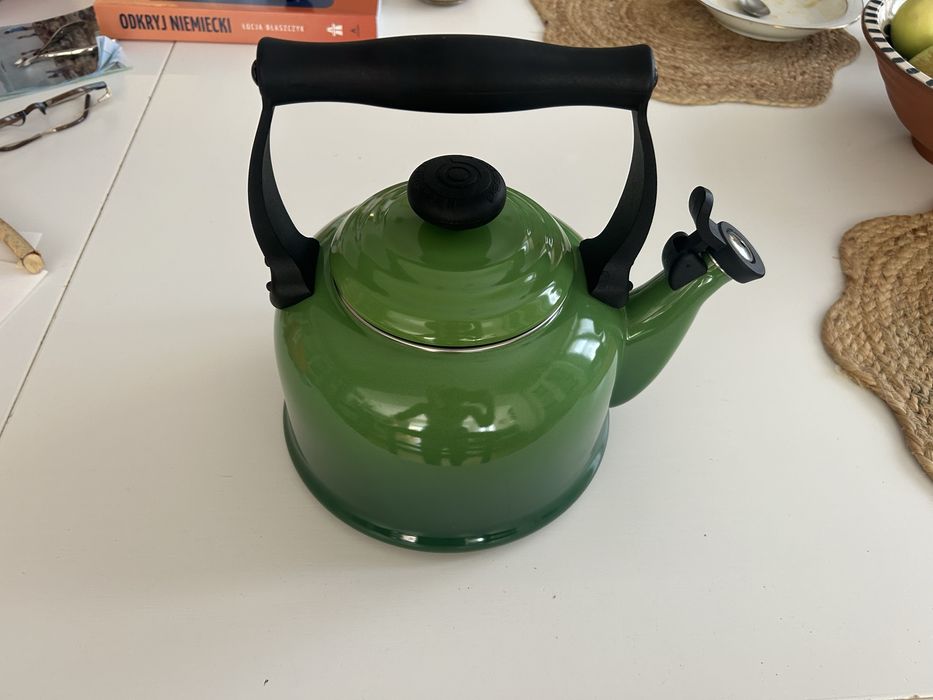 Duzy czajnik Le Creuset Traditional zielony bamboo
