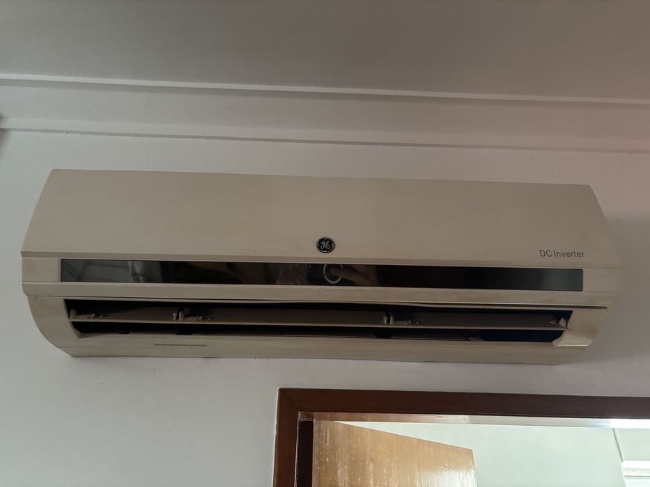 2 ar condicionadoa (1 general eletric e 1 beko) desmontados