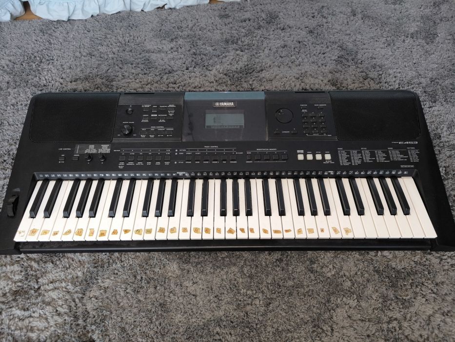 Teclado Yamaha PSR-E453 (Como Novo + Caixa Original)
