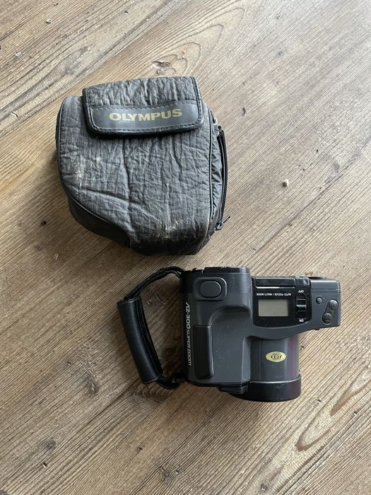 OLYMPUS AZ-300 SuperZoom Analógica - Usada