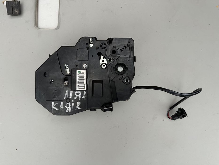 Замок бокових зсувних дверей ляди кришки багажника VW Caddy Кадді