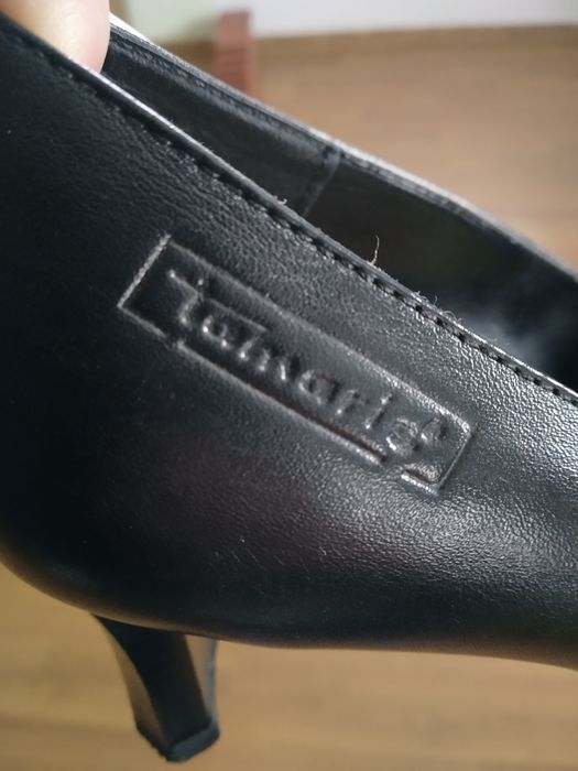 Buty damskie na obcasie.