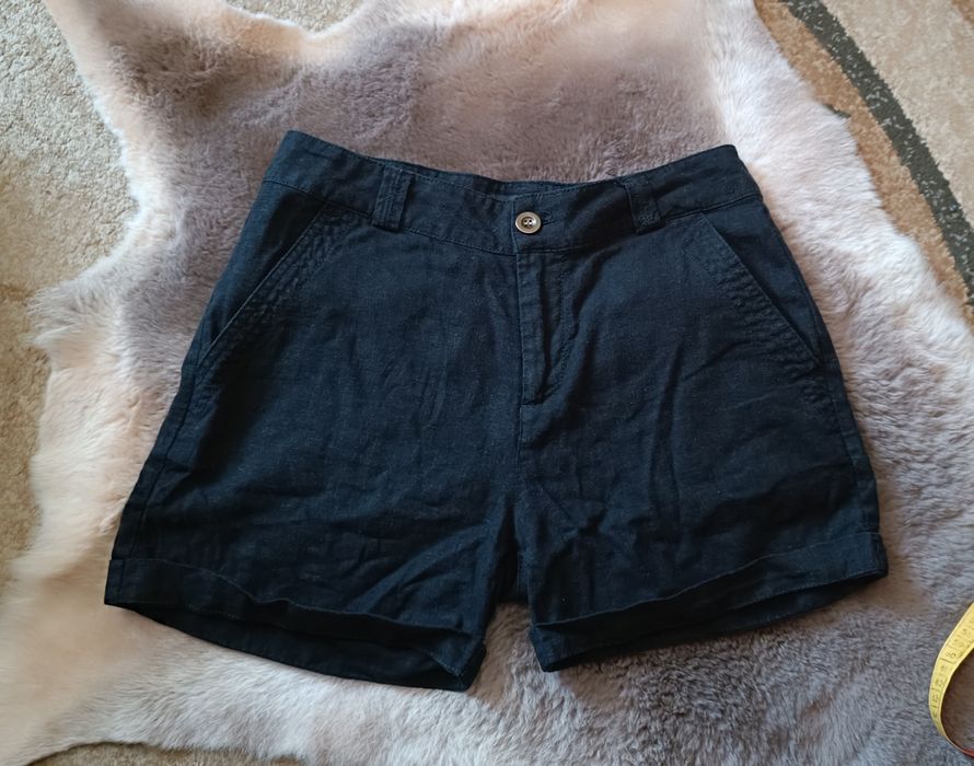 Czarne lniane krótkie spodenki marki Atmosphere