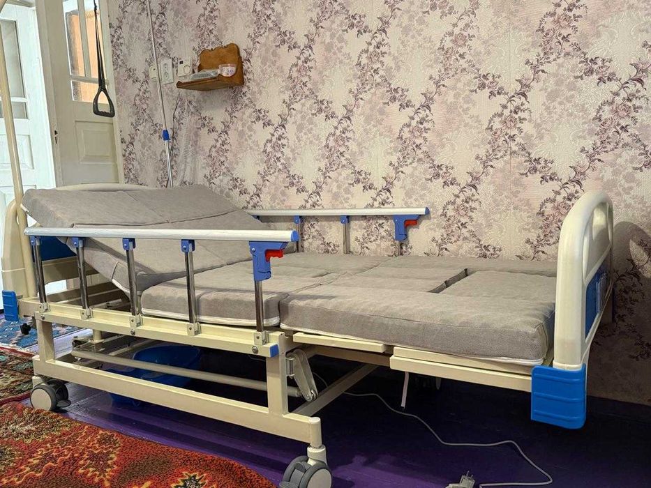 Електричне медичне функціональне ліжко з туалетом MED1-H01