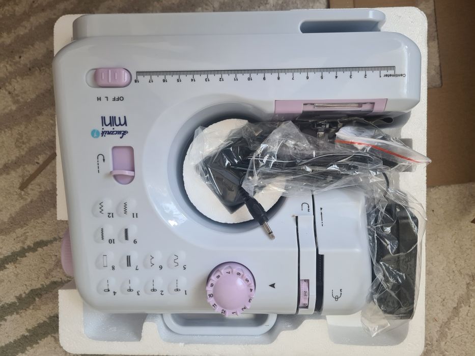 Mini Maszyna do szycia Łucznik