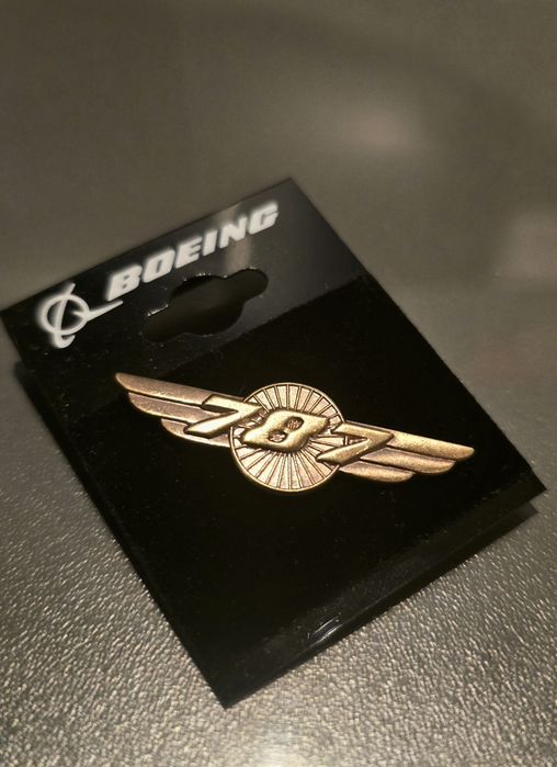 Skrzydełko lotnicze przypinka Boeing 787