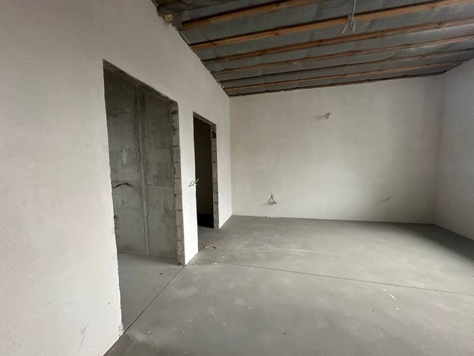 Продаж будинку у Ходосівці біля лісу та озера, закрита територія