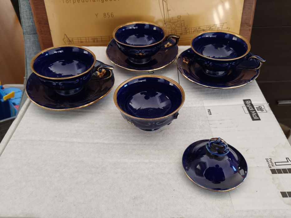 Porcelanowy Zestaw 2 filiżanek 3 spodków  i zakrywki
