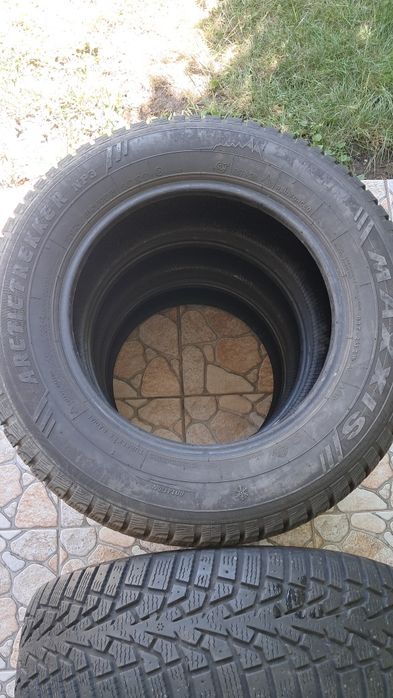Продам резину Maxxis ArcticTrekker NP3 215/65 R16  102Т