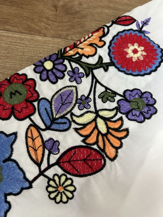 Біла вишита сукня XS