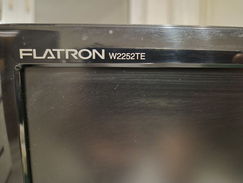 Monitor LCD 22 cale LG W2252TE