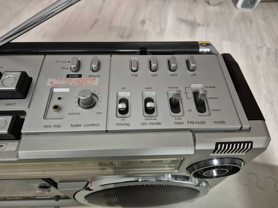 Sharp GF-9191 radiomagnetofon