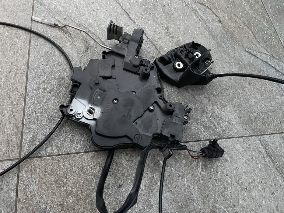 Замок бокових розсувних дверей VW T5 / Volkswagen Transporter T5