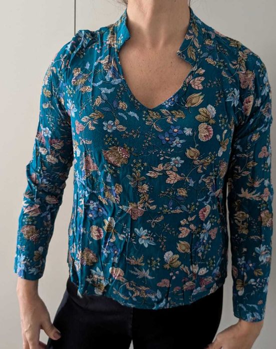 Blusa florida decote em V