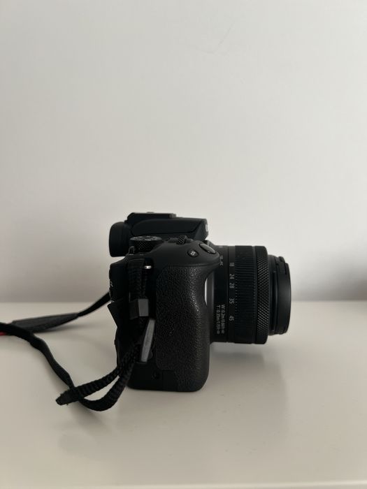Canon EOS R50 + Kit Lens