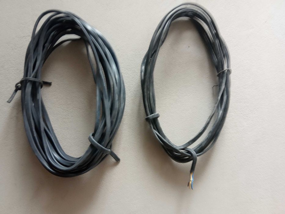 продам электрокабель трехжильный сечением  2.5 мм2.