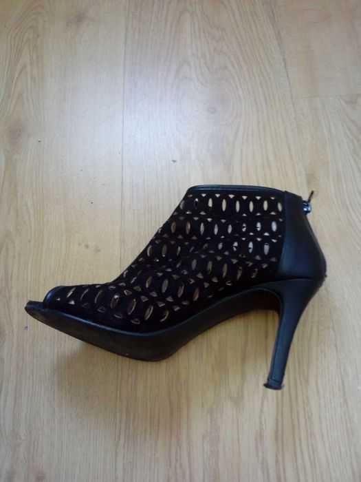 Sapatos pretos camurça
