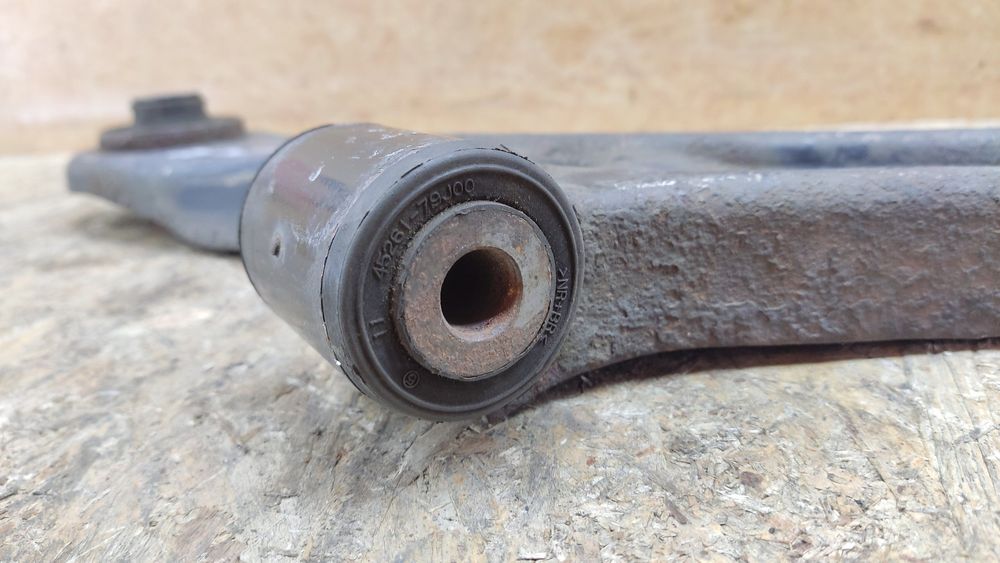 Suzuki SX4 2006-2013 Рычаг левый передний