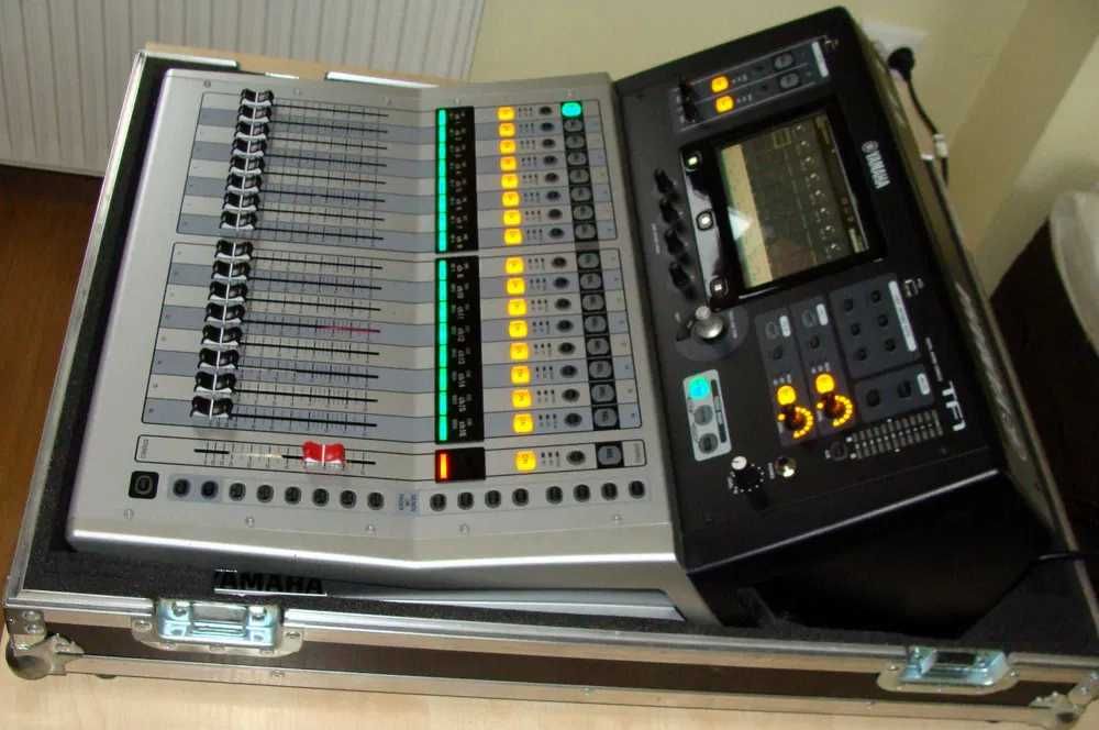 Mikser Cyfrowy Yamaha TF-1 + case
