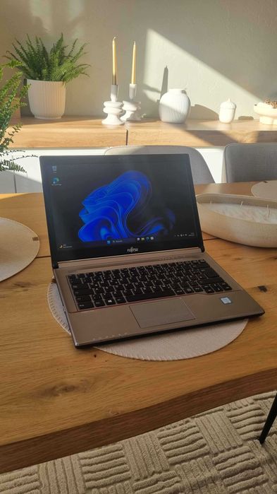 Laptop Fujitsu Lifebook | i7-6500U | 16 GB RAM DDR4 | 240 GB SSD | Windows 11
