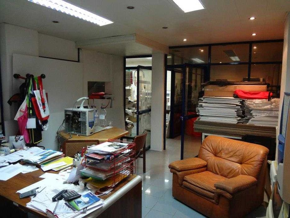 Arrenda-se loja em Algés