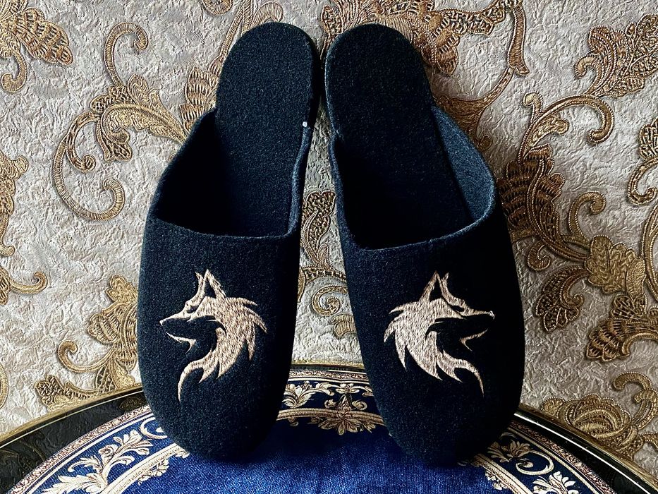 Мужские шерстяные домашние тапочки с вышивкой