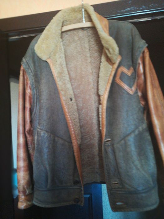 Куртка меховая кожаная с отстегивающими рукавами.