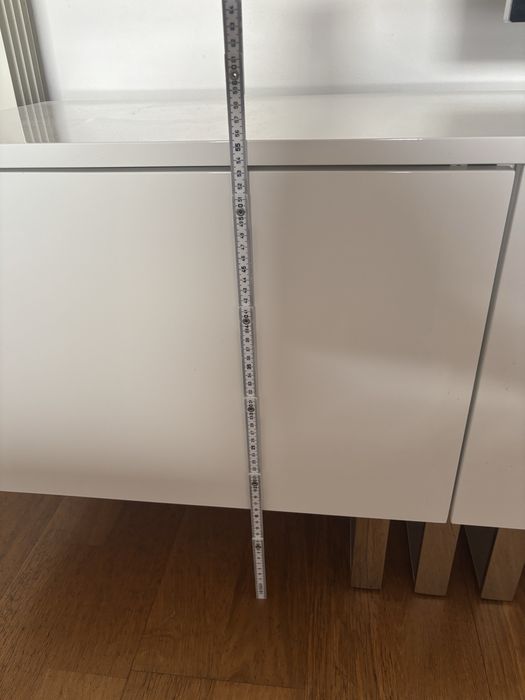 Móvel Aparador Branco Lacado Interdesign 4 portas e pés em inox