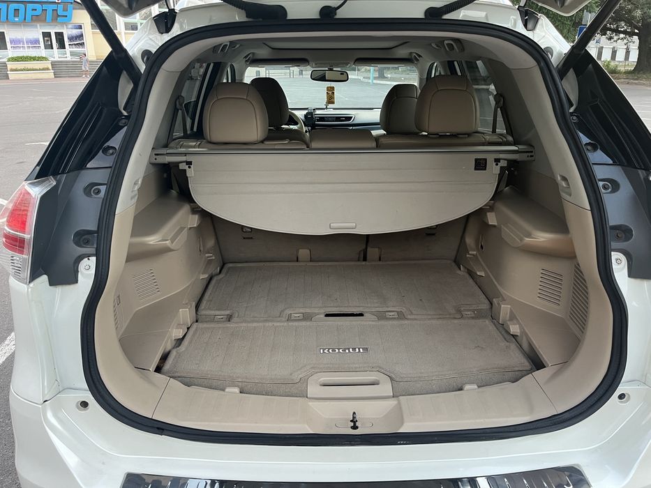 NISSAN ROGUE в максимальній комплектаціі