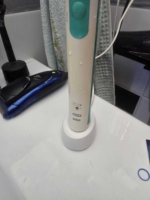 Braun Oral-B TriZone 600 com recarga nova