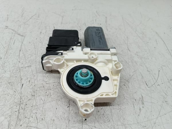 Motor de vidro traseiro direito - VOLKSWAGEN PASSAT Variant (3C5) | 05 - 11