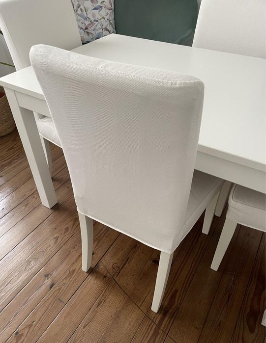 Conjunto de mesa extensivel para 6 pessoas e 4 cadeiras HENRIKSDAL