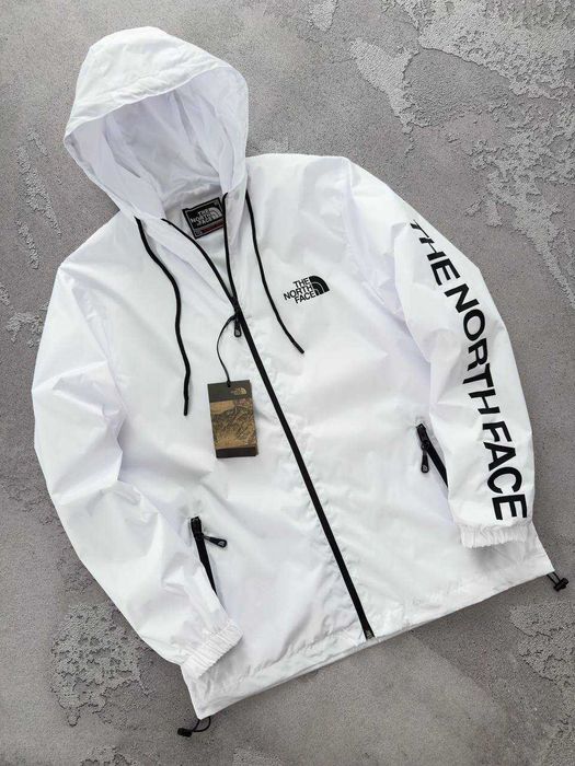 Чоловіча вітровка The North Face чорна Куртка Зе Норт Фейс з капюшоном