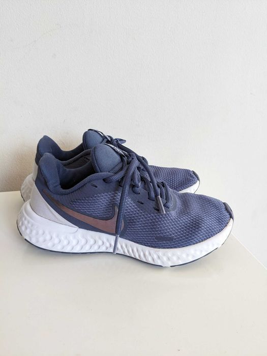 Damskie buty sportowe Nike Revolution 5, rozmiar 36.