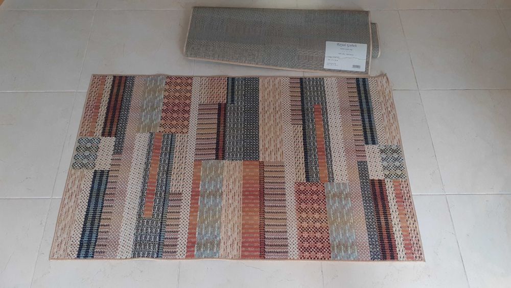 Selling 2 new rugs