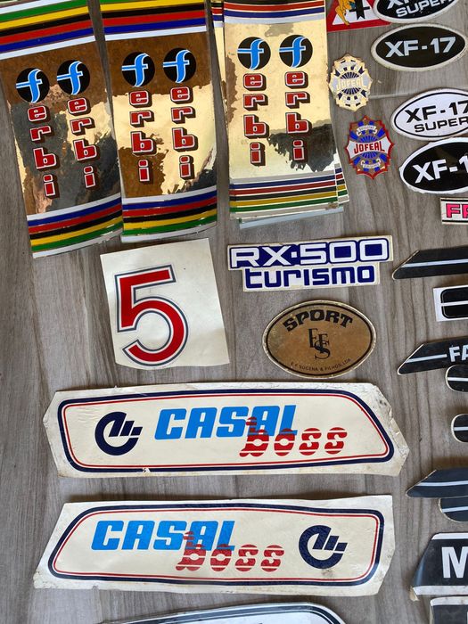 Conjunto de  autocolantes antigos de motorizadas