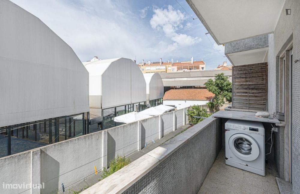 Quarto - localizado em Campolide Lisbon
