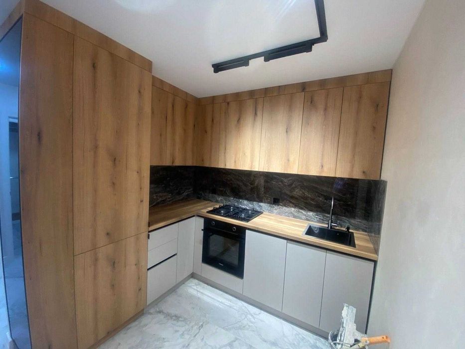 Продаж 2 км квартири на Злуки