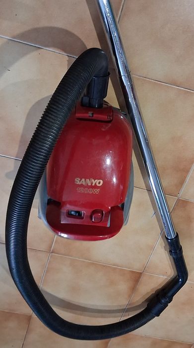 Aspirador Sanyo em boas condições