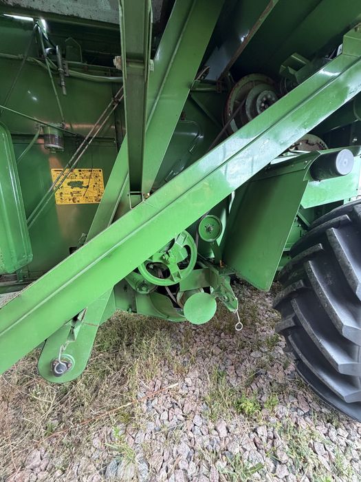 Комбайн John Deere 1042