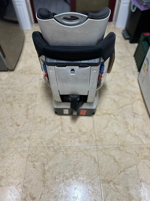 Vendo 3 peças:cadeira Chicco auto isofix, cadeira alimentação e cadeira transporte até 12 anos